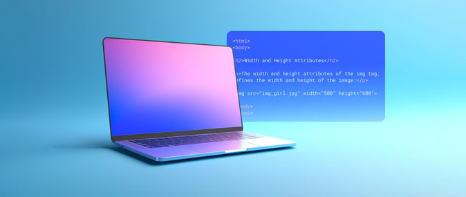 Portátil con pantalla en blanco y una pantalla con código web en el fondo