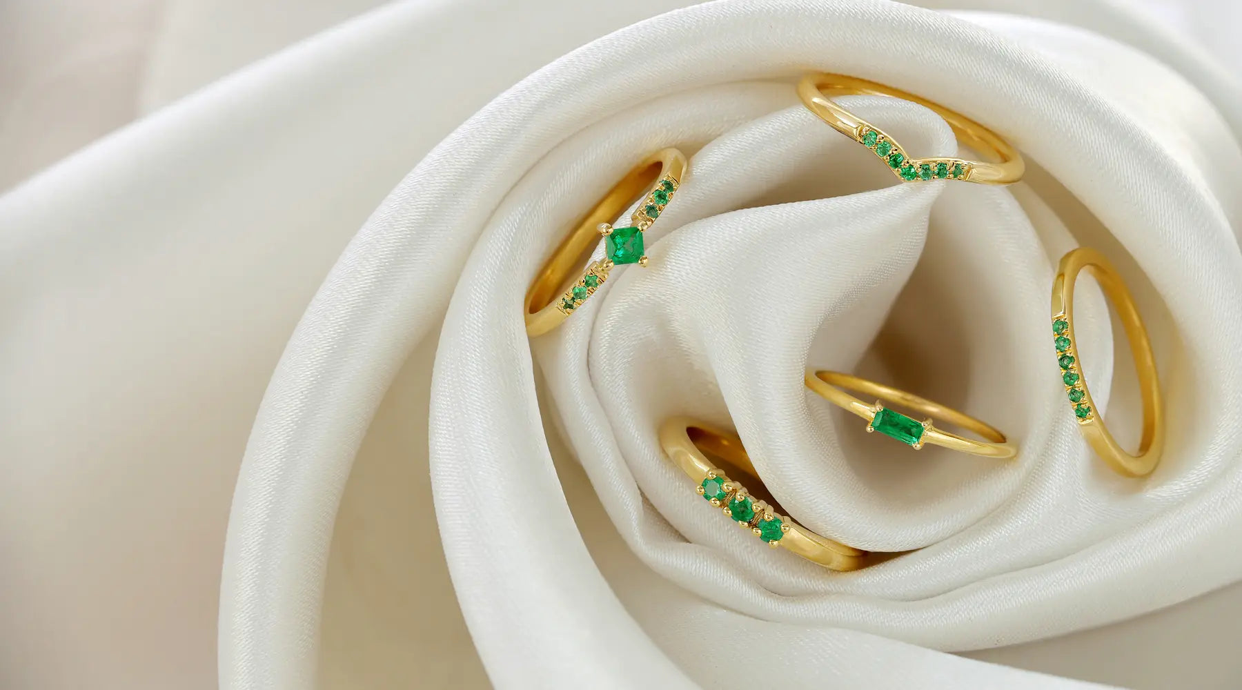 emerald yellow gold rings